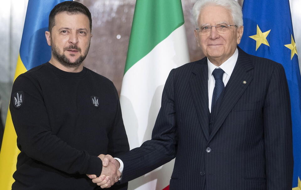 Prezydenci Sergio Mattarella i Wołodymyr Zełenski / autor:  	PAP/EPA/QUIRINAL PALACE PRESS OFFICE HANDOUT