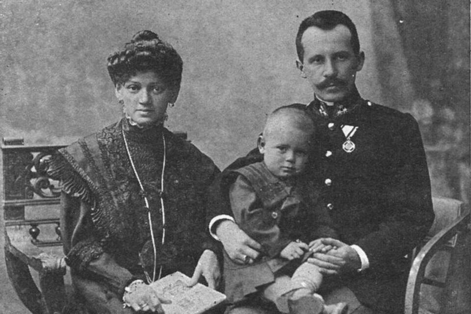 Emilia i Karol Wojtyłowie, rodzice papieża Jana Pawła II ze starszym synem Edmundem / autor: Wikimedia Commons
