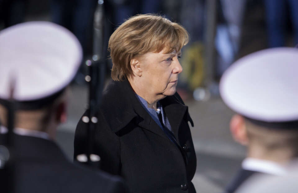 Merkel, Rosja i naciski na Kijów. Szokujące ustalenia