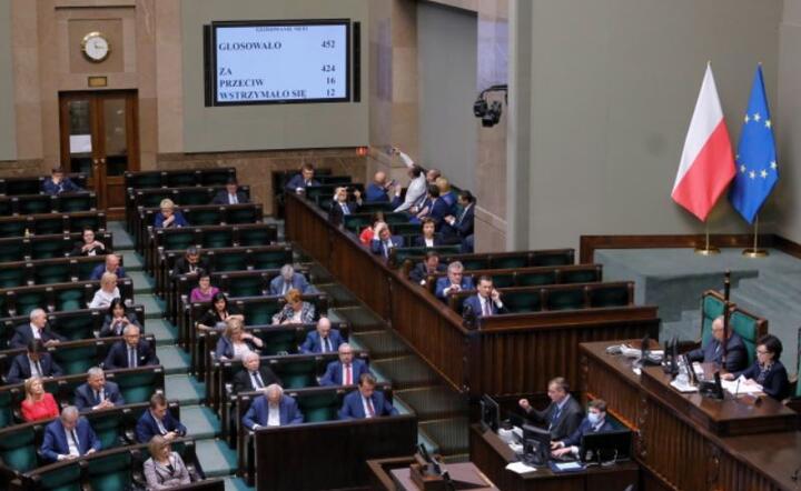 Posłowie na sali obrad Sejmu w Warszawie, 19 bm.  / autor: PAP/Mateusz Marek