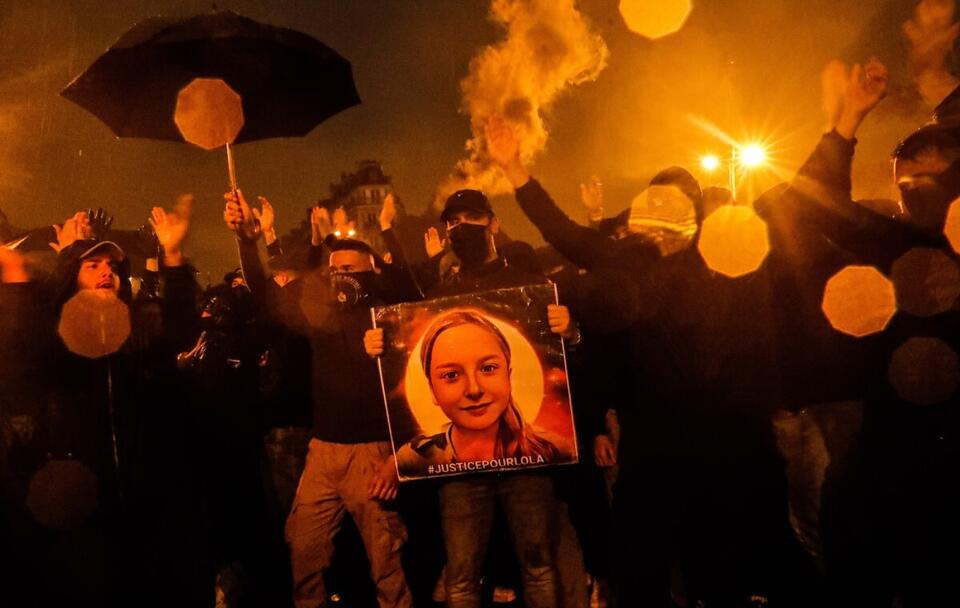 Demonstracja w Paryżu ku czci zamordowanej 12-latki  / autor: PAP/EPA/Teresa Suarez