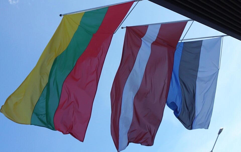 flagi Litwy, Łotwy i Estonii / autor: Fratria