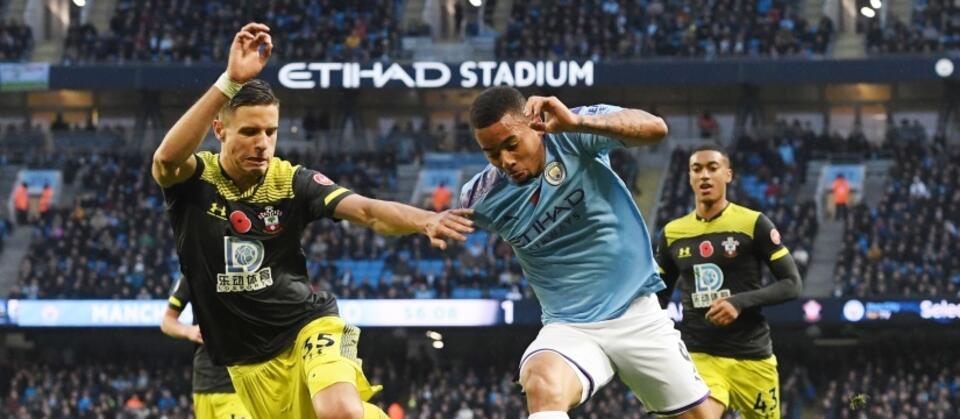 Jan Bednarek i Gabriel Jesus / autor: PAP/EPA