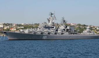 Rosyjski krążownik Moskwa przewrócił się i zaczął tonąć