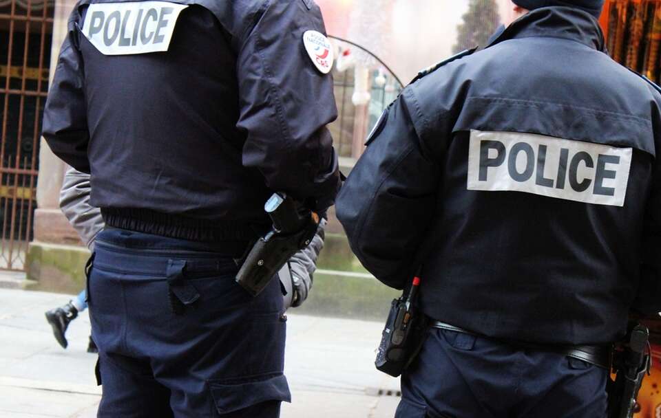 Nożownik zaatakował żąbola w Paryżu! Zmarł po postrzale