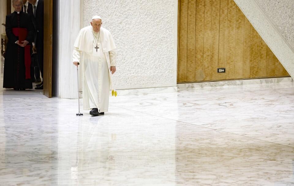 Papież Franciszek / autor: PAP/EPA/FABIO FRUSTACI