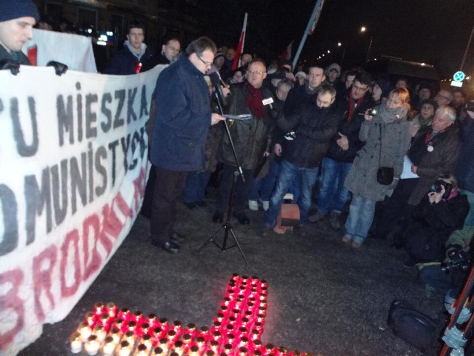 13 grudnia 2011 obok domu Jaruzelskiego. Fot. wPolityce.pl