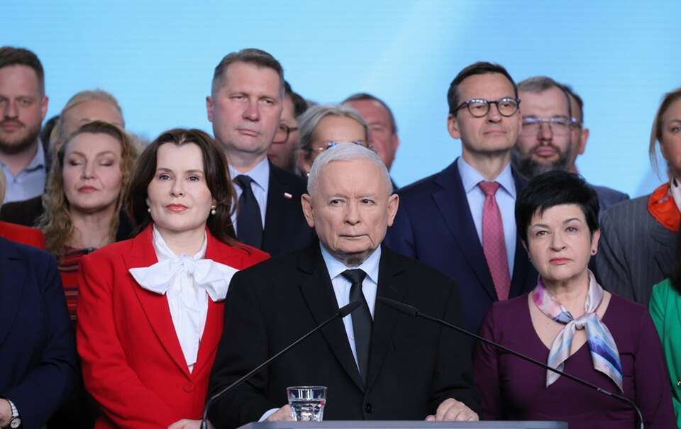 Prezes PiS apeluje o wsparcie finansowe. Tusk głodzi opozycję!