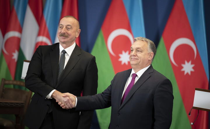 premier Węgier Viktor Orban i prezydent Azerbejdżanu Ilham Alijew / autor: EPA/PAP