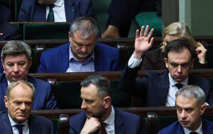 Na zdjęciu rząd Koalicji 13 Grudnia w ławach sejmowych / autor: PAP/Leszek Szymański