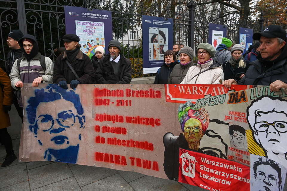 Protest przed Ministerstwem Sprawiedliwości / autor: PAP/Piotr Nowak