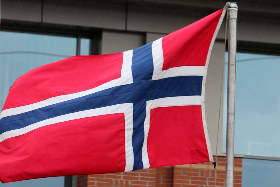 Norwegia zaostrza przepisy azylowe. Na zdjęciu flaga Norwegii / autor: Fratria