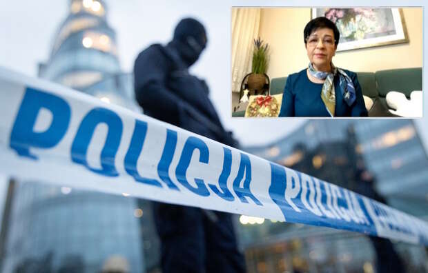 20 grudnia 2023 r. rząd Donalda Tuska dokonał siłowego przejęcia mediów publicznych - na zdjęciu archiwalnym policja przed budynkiem TVP / autor: Fratria/Telewizja wPolsce24