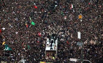 Iran: Tłumy podczas uroczystości pogrzebowych Sulejmaniego