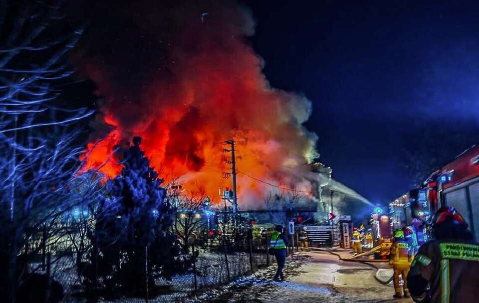 Pożar budynku klubu w miejscowości Wilga pod Garwolinem / autor: PAP/Komenda Główna Państwowej Straży Pożarnej