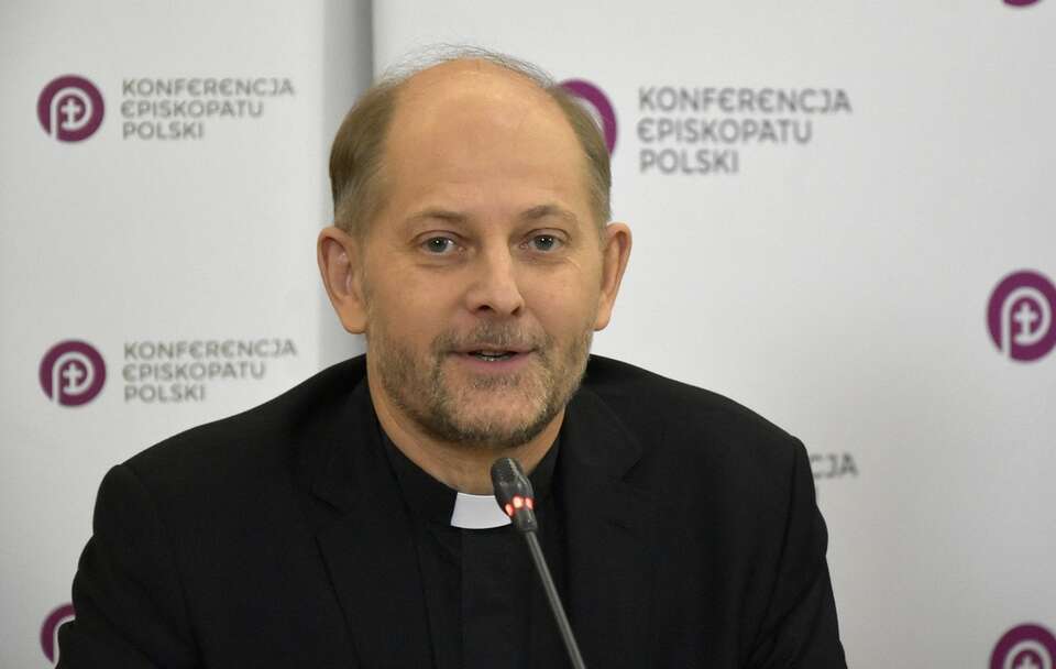 rzecznik Konferencji Episkopatu Polski ks. Leszek Gęsiak SJ / autor: Fratria