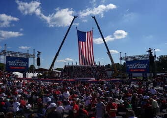 Trump wróci do miejsca, w którym niemal zginął