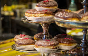 Ponad połowa Polaków zamierza zjeść w tłusty czwartek od 2 do 4 pączków / autor: Fratria