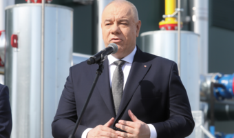 Sasin: Tusk chce zamieść sprawę reparacji pod dywan