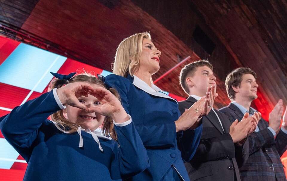 Rodzina Karola Nawrockiego podczas wieczoru wyborczego / autor: FB: Marta Nawrocka 