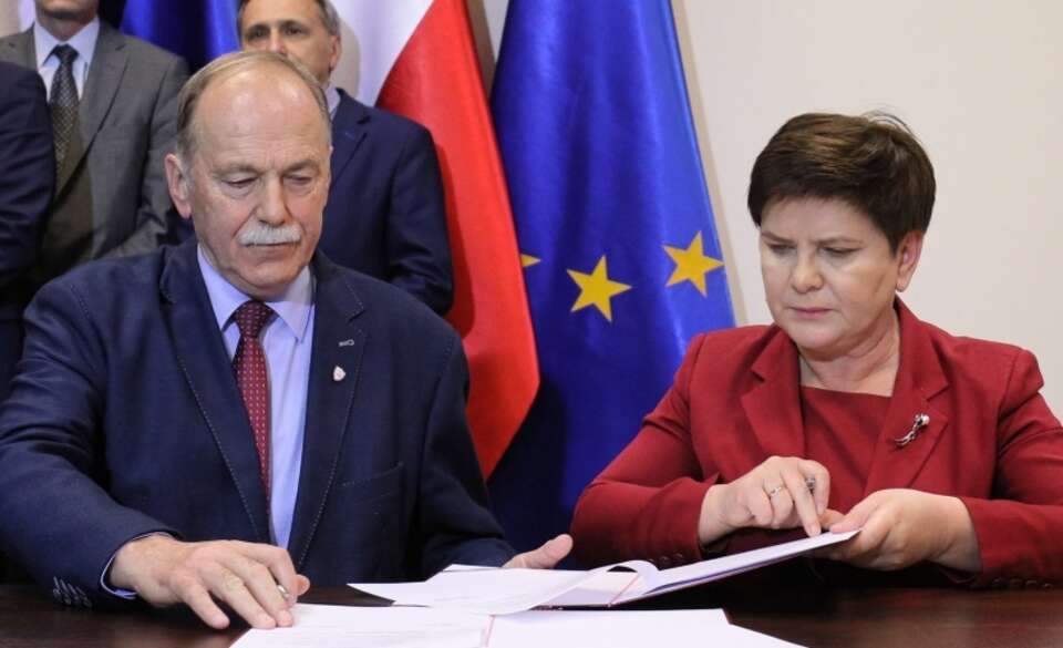 Wicepremier Beata Szydło i przewodniczący Ryszard Proksa / autor: 	PAP/Paweł Supernak
