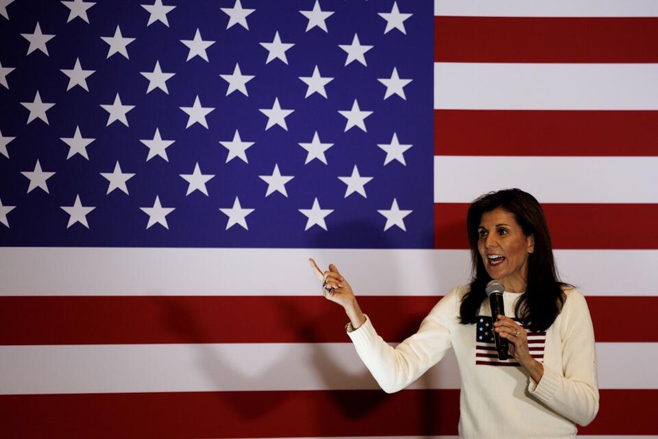 Republikańska kandydatka na prezydenta, była gubernator Karoliny Południowej Nikki Haley przemawia podczas wiecu Get Out The Vote w Nashua, New Hampshire, USA / autor: PAP/EPA/CJ GUNTHER