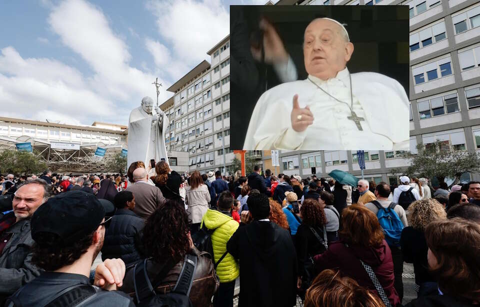 Papież pojawił się na balkonie Polikliniki Gemelli!