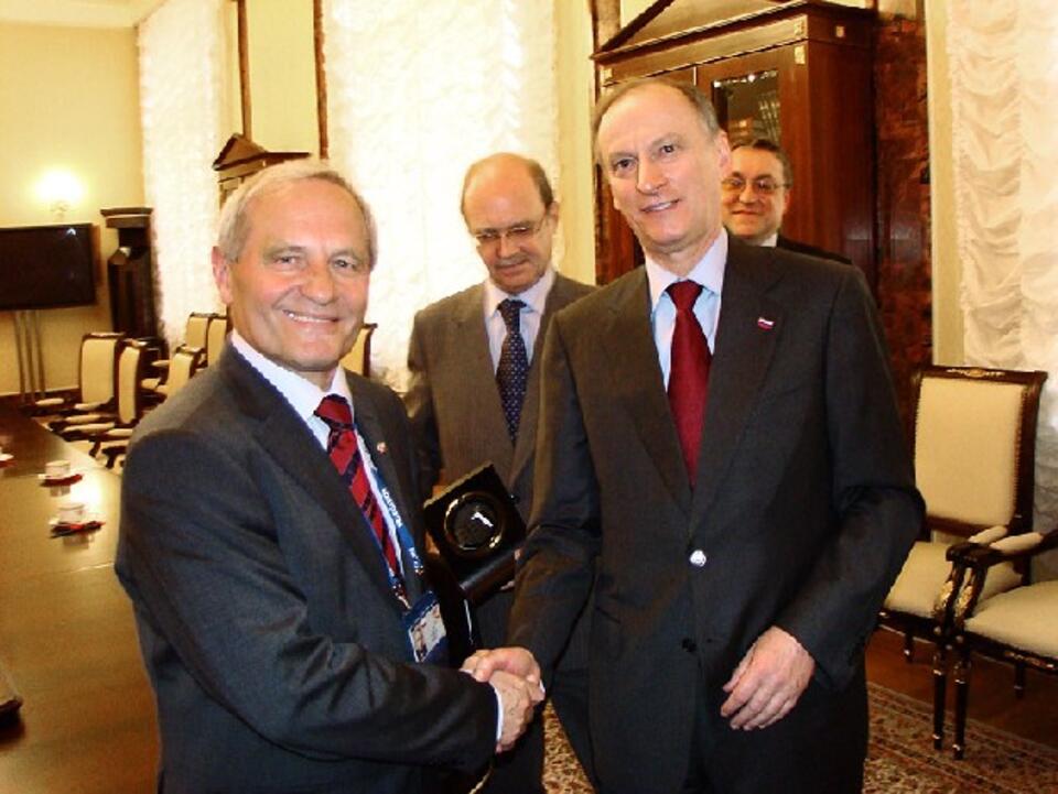 Gen. Stanisław Koziej i gen. Nikołaj Patruszew podczas spotkania z okazji XX-lecia BBN