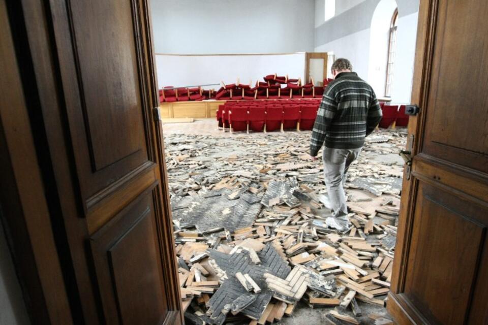 Płock, 27.09.2012. Rozpoczął się remont zabytkowych budynków najstarszej polskiej szkoły i jednej z najstarszych w Europie, istniejącej nieprzerwanie od 1180 roku, obecnie LO im. Stanisława Małachowskiego w Płocku. PAP/Marcin Bednarski