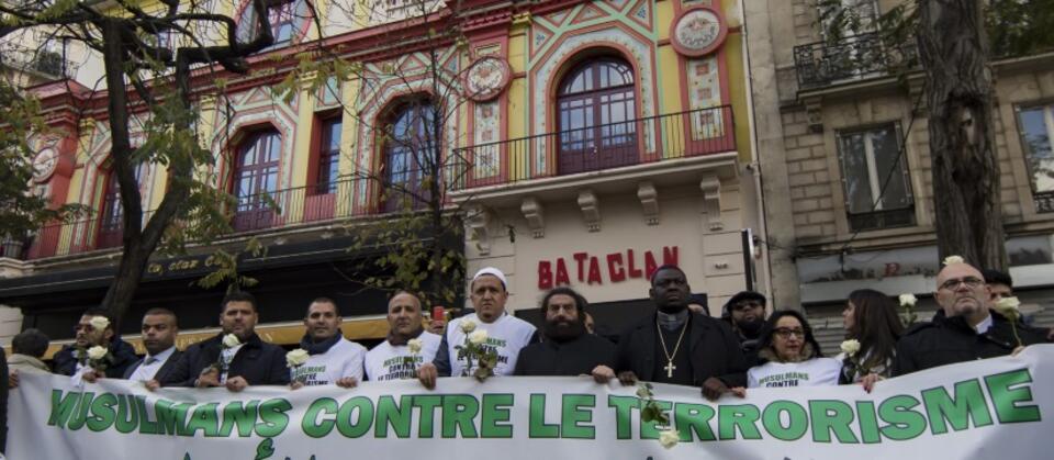 Manifestacja muzułmanów przeciwko terroryzmowi w Paryżu / autor: PAP/EPA