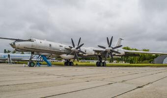Rosyjski bombowiec Tupolew Tu-22M3 zniszczony przez drona