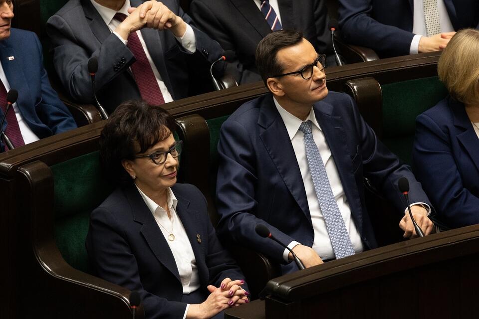Była marszałek Sejmu Elżbieta Witek i premier Mateusz Morawiecki podczas pierwszego posiedzenia Sejmu X kadencji / autor: Fratria