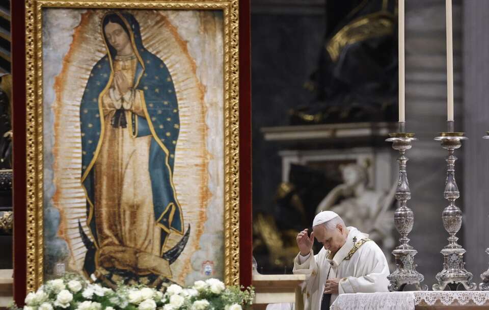 Papież Leon XIV; Objawienia Matki Bożej z Guadalupe miały miejsce w 1531 roku na wzgórzu Tepeyac, niedaleko dzisiejszego miasta Meksyk / autor: PAP/EPA/FABIO FRUSTACI