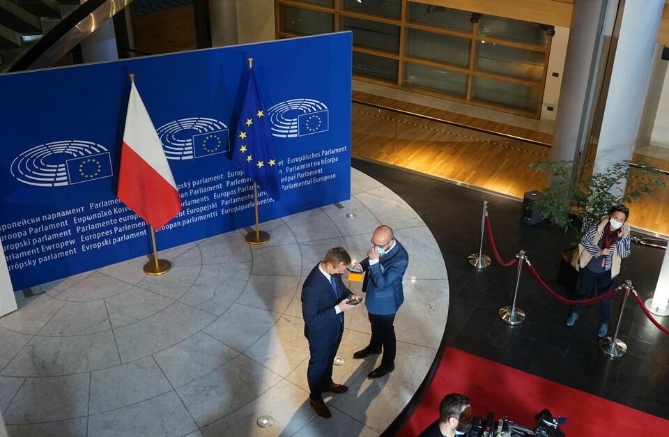 Strasburg, 10.2021 rok Symbole unijne i polskie w Parlamencie Europejskim w Strasburgu / autor: wPolityce.pl