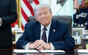 Donald Trump / autor: PAP/EPA/AARON SCHWARTZ / POOL