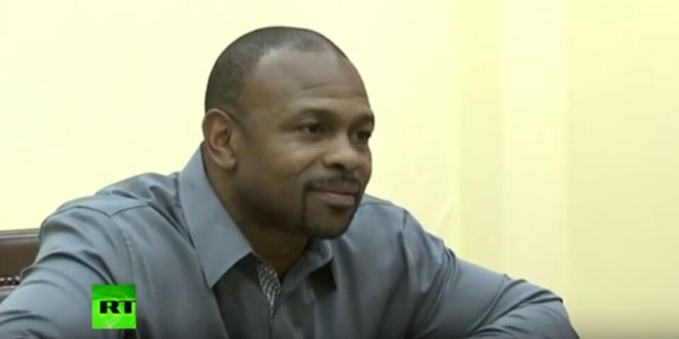 Roy Jones Jr wpatrzony we Władimira Putina. Fot. Youtube.com