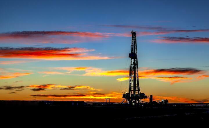 szyb wydobycia ropy naftowej / autor: Pixabay