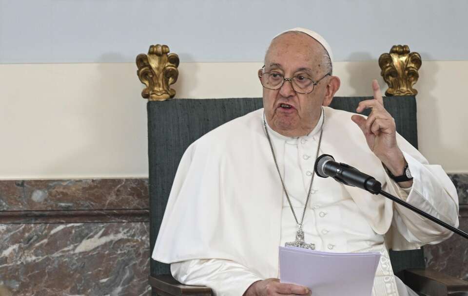 Papież Franciszek / autor: PAP/EPA/CIRO FUSCO