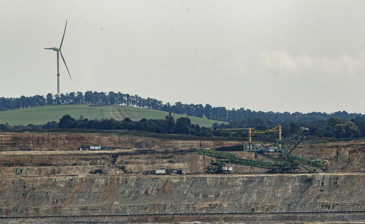 kopalnia węgla brunatnego, część komlpeksu przemysłowego Turów / autor: PAP