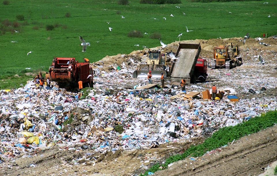 Wysypisko odpadów w Łubnej / autor: Wikimedia Commons - Cezary p / Creative Commons Attribution-Share Alike 4.0