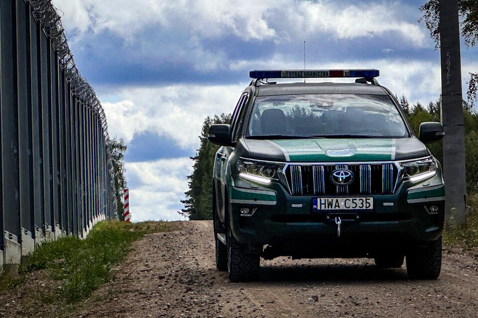 Straż Graniczna przy zaporze przy granicy z Białorusią / autor: twitter.com/Straz_Graniczna