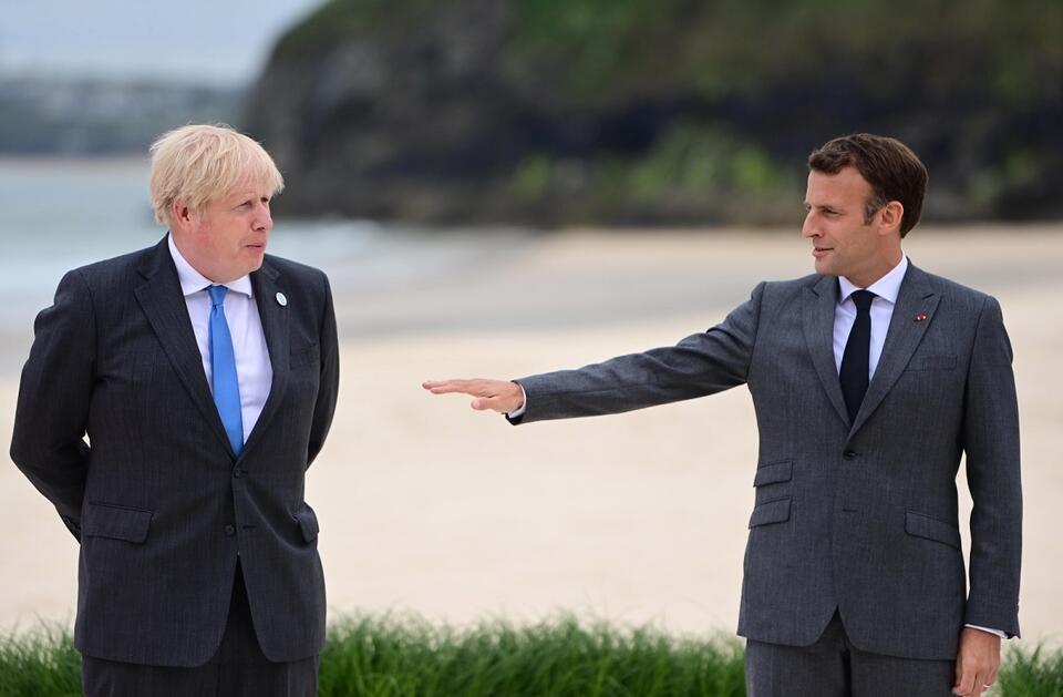 Premier Wielkiej Brytanii Boris Johnson i prezydent Francji Emmanuel Macron podczas szczytu G7 / autor: PAP/EPA/NEIL HALL/POOL