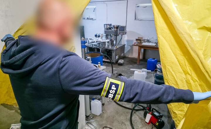 Policjanci z CBŚP  zlikwidowali największą w Polsce nielegalna fabrykę leków / autor: materiały prasowe CBŚP