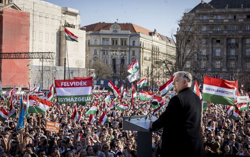 Orban cenzurowany na Facebooku? Może stać za tym TISZA
