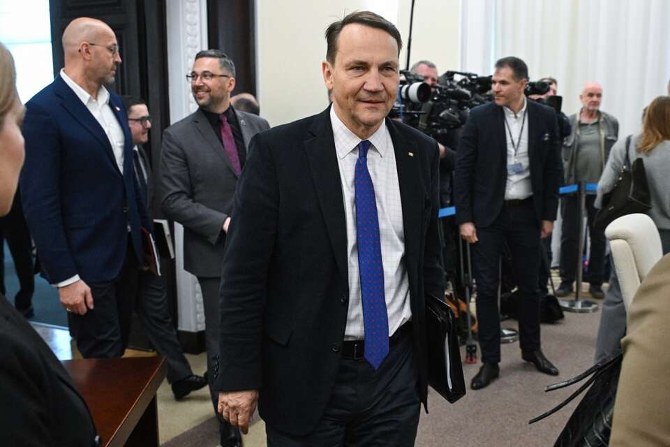 Wicepremier, minister spraw zagranicznych Radosław Sikorski na posiedzeniu rządu w KPRM / autor: PAP/Radek Pietruszka