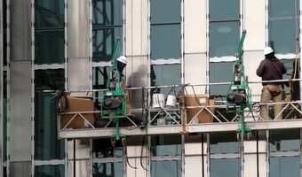 Złoty traci po danych o produkcji