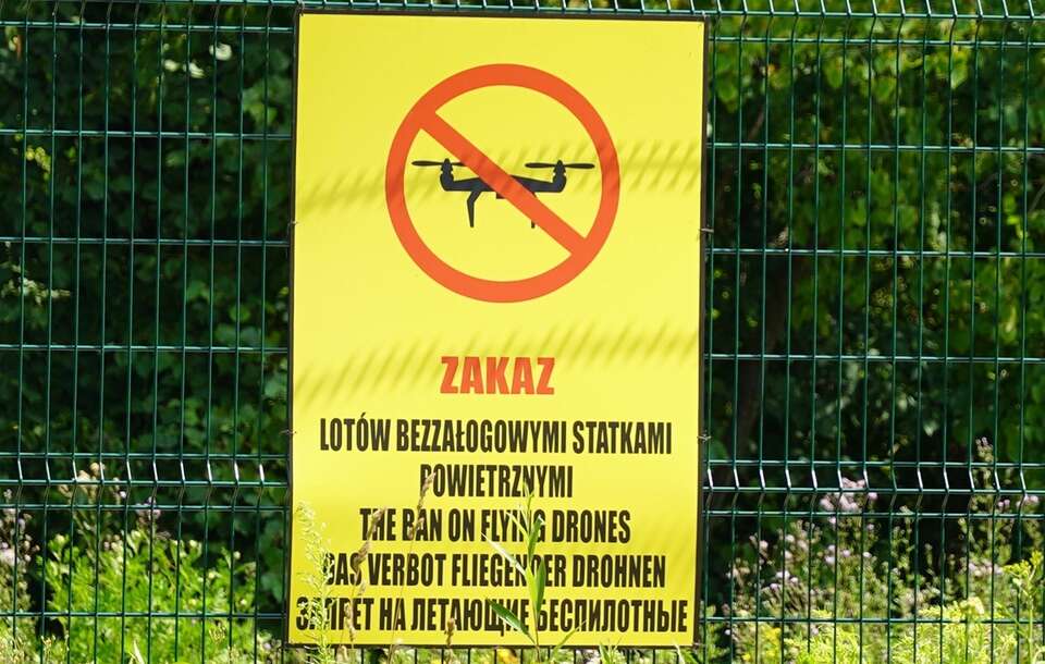 dron / autor: Fratria
