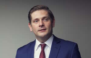 poseł PiS Bartosz Kownacki krytykuje Donalda Tuska ws. służb specjalnych  / autor: Fratria