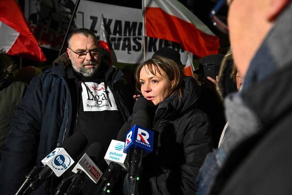 Żona Mariusza Kamińskiego Barbara Kamińska na manifestacji przed Aresztem Śledczym w Radomiu / autor: PAP/Piotr Polak