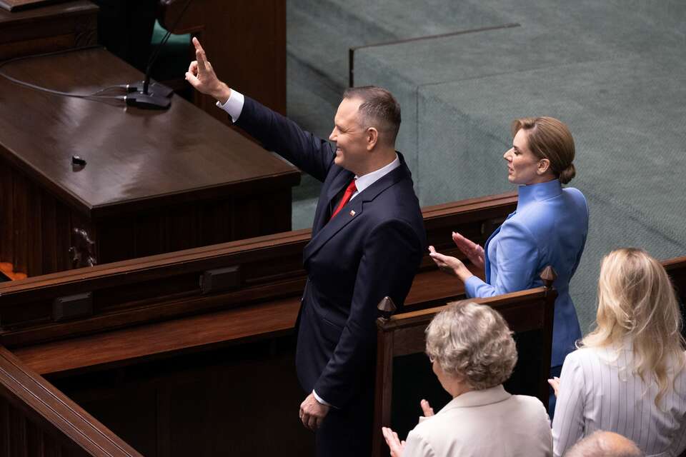 „Jeden z nas”, w dopasowanym smokingu